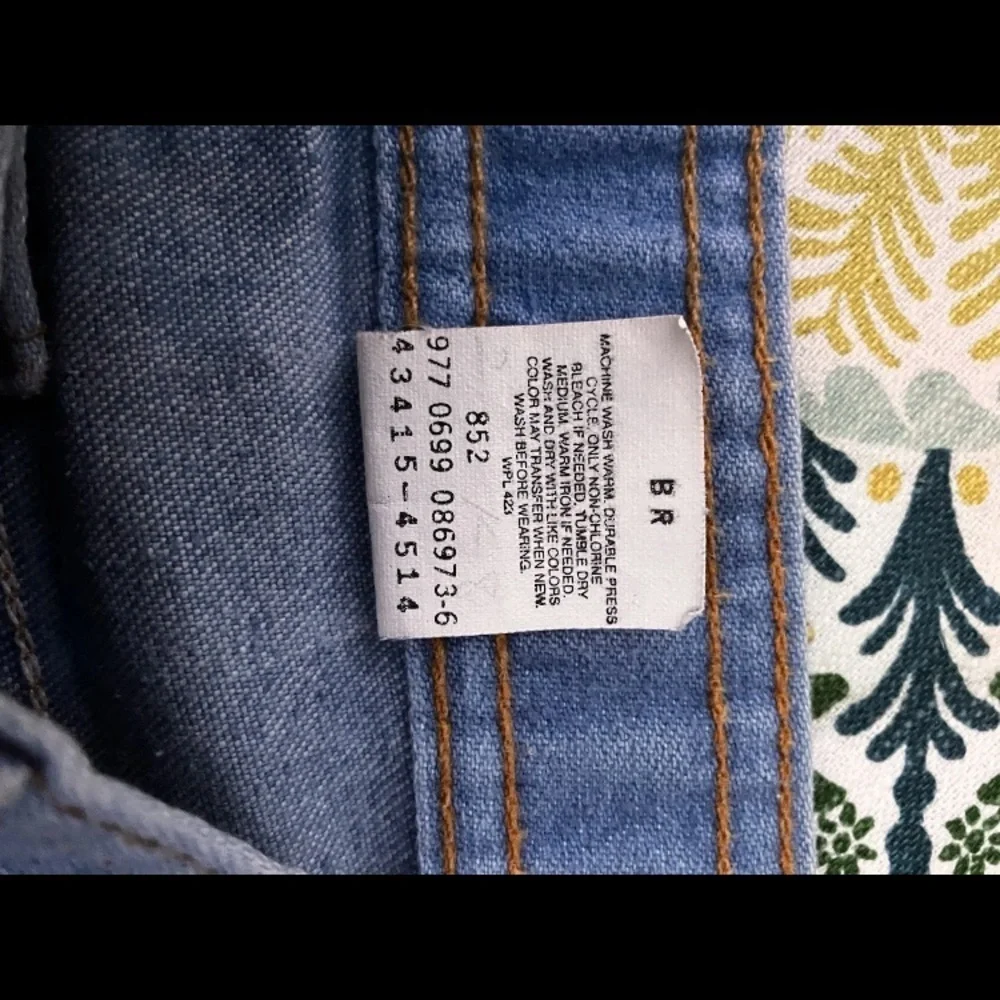 1999 Levi’s 415 light wash with creased legs 34 x 32 men’s vintage Levi’s